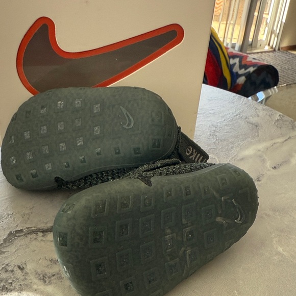 Nike Swoosh 1 (TD) Kids' Green & Cement Grey. Sneakers. Size 3c - Picture 7 of 12